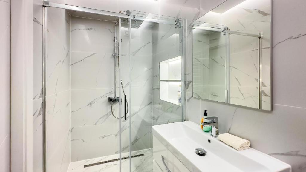 Glass New Apartments Ultracentral Kiszyniów Zewnętrze zdjęcie