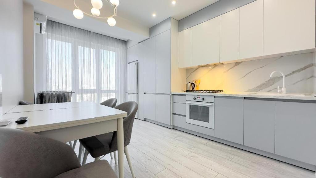 Glass New Apartments Ultracentral Kiszyniów Zewnętrze zdjęcie